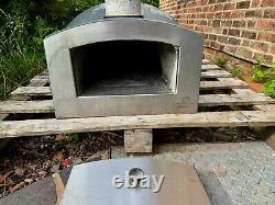 Authentique four à pizza en plein air à bois de première édition de Blistering Oven