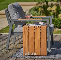 Ensemble de coin de jardin gris à 7 places avec canapé, fauteuil, table de foyer et mobilier d'extérieur