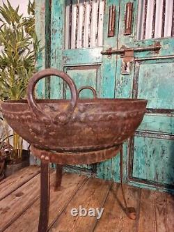 Old Indian Vintage Fer Lourd En Métal Riveté Kadai Bowl & Stand Fire Pit