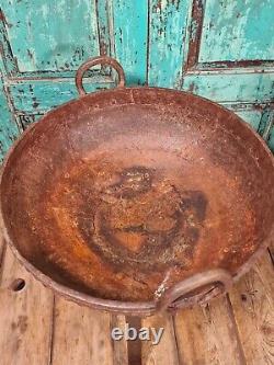 Old Indian Vintage Fer Lourd En Métal Riveté Kadai Bowl & Stand Fire Pit